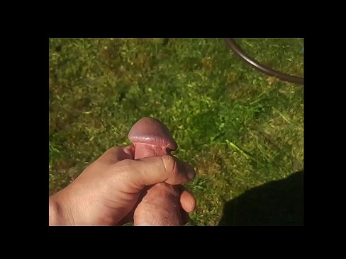 ❤️ Hot hottie ökölbe szorította a rózsaszín punciját, és egy spriccelővel elélvezett a nyári kertben ❤️ Porno at hu.xxxlfv.top ️